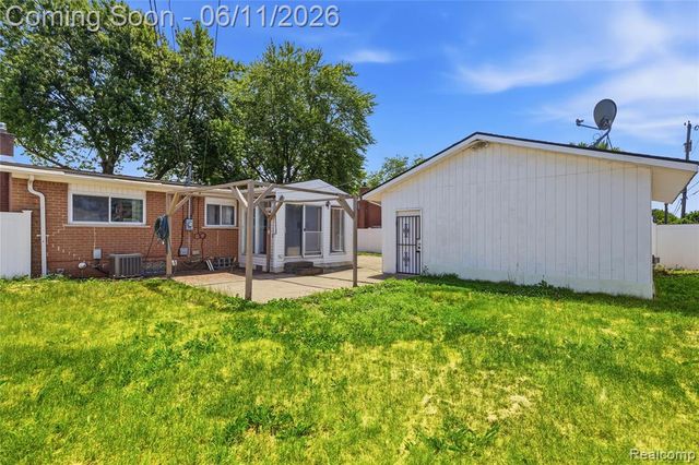 4663 Buchanan Avenue, Warren, MI 48092