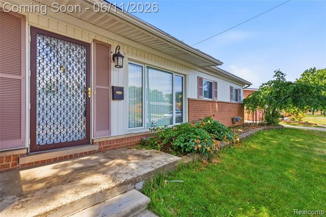 4663 Buchanan Avenue, Warren, MI 48092