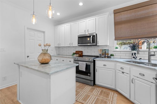 7707 Bar K Ranch RD, Lago Vista, TX 78645