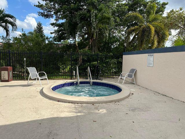 7697 Courtyard Run W, Boca Raton, FL 33433