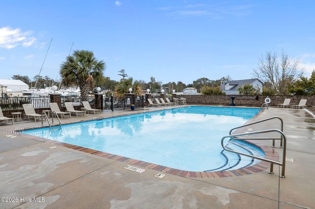 4425 Arendell Street 606, Morehead City, NC 28557