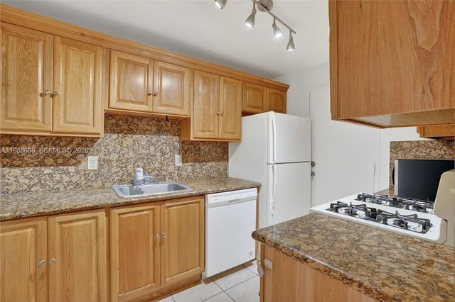 6904 N Kendall Dr F104, Pinecrest, FL 33156