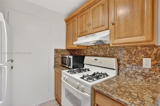 6904 N Kendall Dr F104, Pinecrest, FL 33156