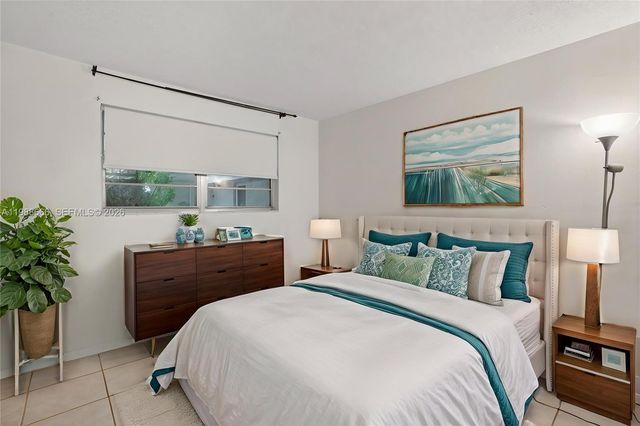 6904 N Kendall Dr F104, Pinecrest, FL 33156