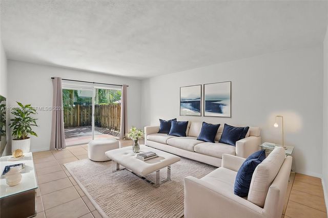 6904 N Kendall Dr F104, Pinecrest, FL 33156