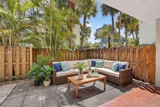 6904 N Kendall Dr F104, Pinecrest, FL 33156