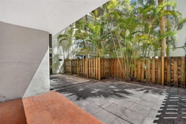 6904 N Kendall Dr F104, Pinecrest, FL 33156