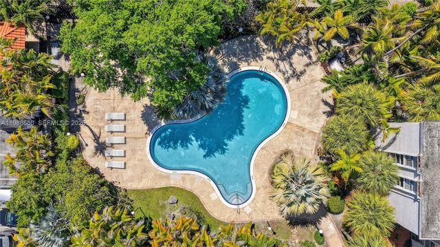 6904 N Kendall Dr F104, Pinecrest, FL 33156