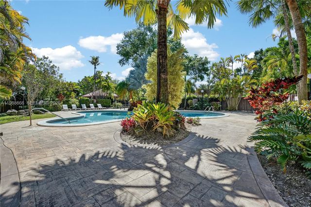 6904 N Kendall Dr F104, Pinecrest, FL 33156