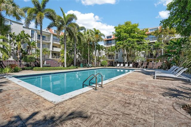 6904 N Kendall Dr F104, Pinecrest, FL 33156