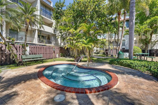 6904 N Kendall Dr F104, Pinecrest, FL 33156