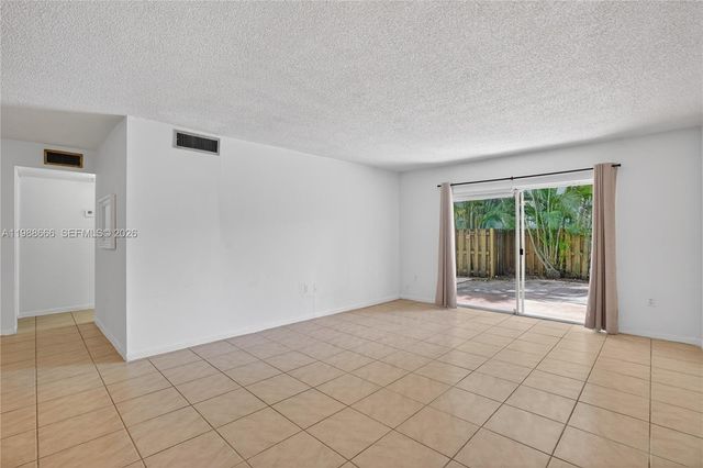 6904 N Kendall Dr F104, Pinecrest, FL 33156