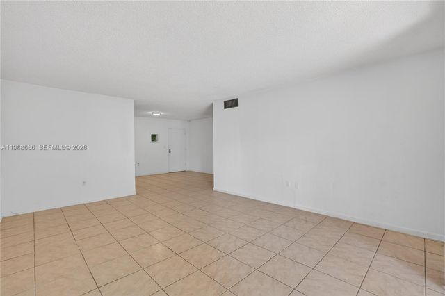 6904 N Kendall Dr F104, Pinecrest, FL 33156