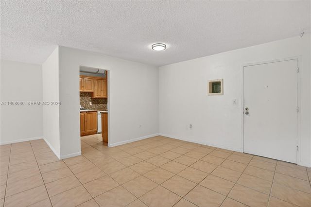 6904 N Kendall Dr F104, Pinecrest, FL 33156