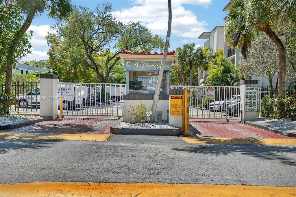 6904 N Kendall Dr F104, Pinecrest, FL 33156