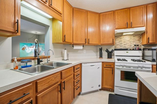 7317 Bond Way, Inver Grove Heights, MN 55076