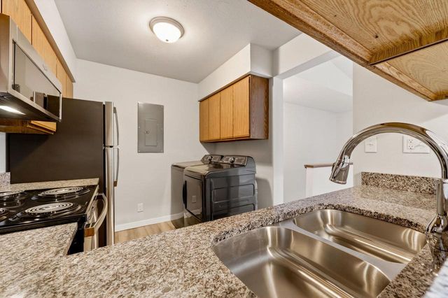 904 Whispering Pines Way, Fitchburg, WI 53713