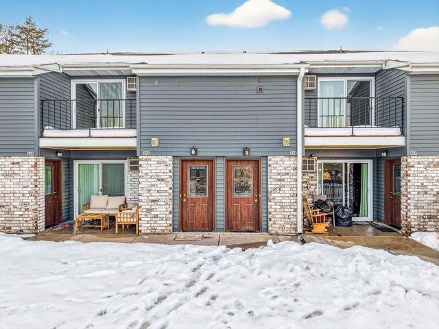 904 Whispering Pines Way, Fitchburg, WI 53713