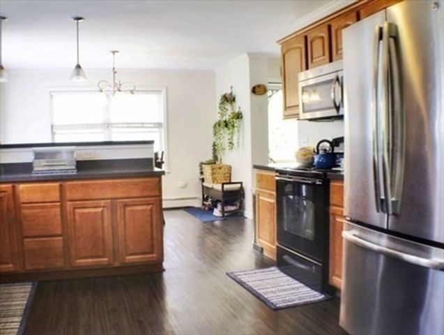 19 Chipman St, Clinton, MA 01510