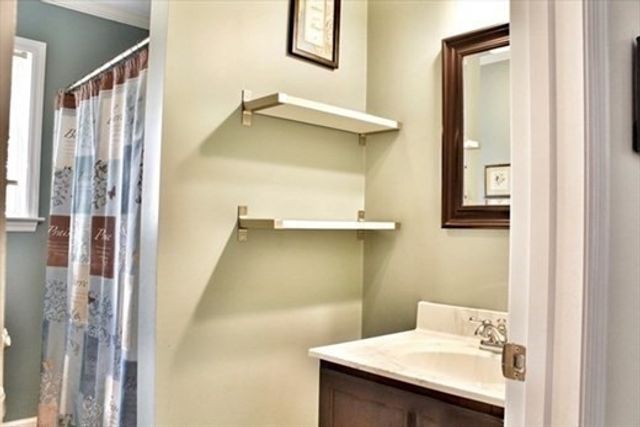 19 Chipman St, Clinton, MA 01510