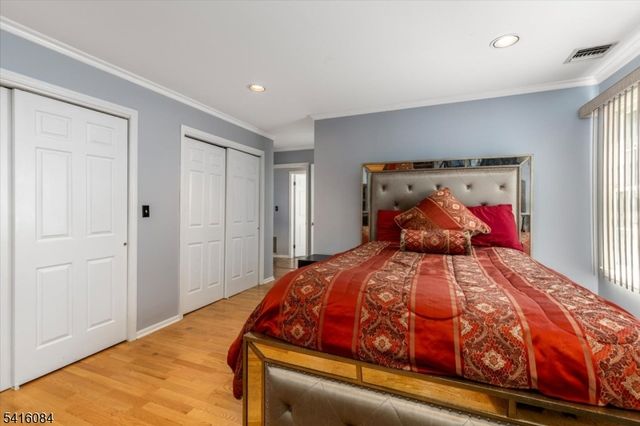 2 Crystal Ln, Paterson City, NJ 07501