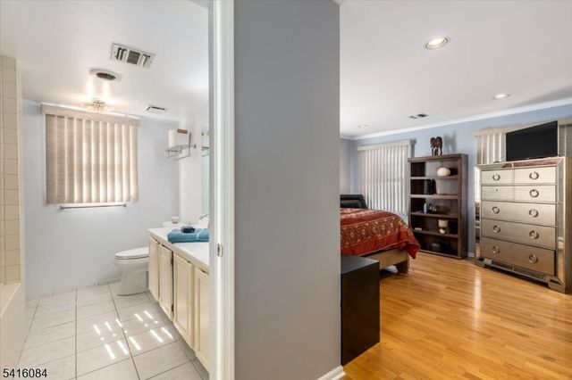 2 Crystal Ln, Paterson City, NJ 07501