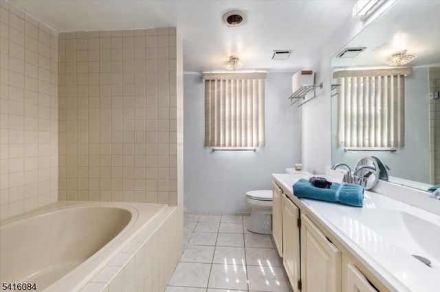 2 Crystal Ln, Paterson City, NJ 07501