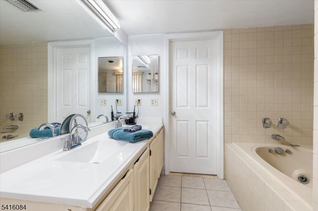 2 Crystal Ln, Paterson City, NJ 07501