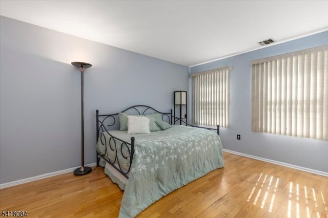 2 Crystal Ln, Paterson City, NJ 07501