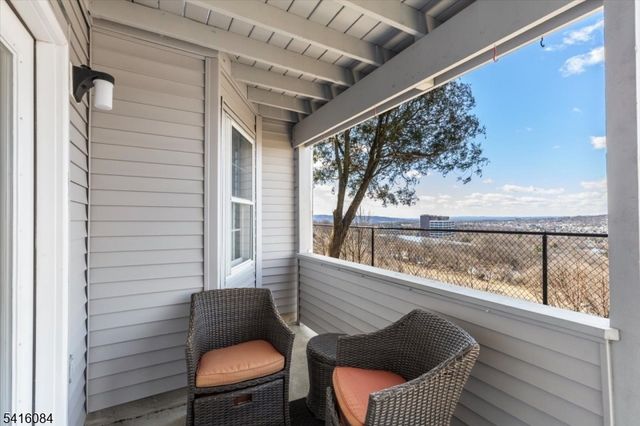 2 Crystal Ln, Paterson City, NJ 07501