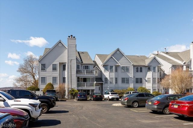 2 Crystal Ln, Paterson City, NJ 07501