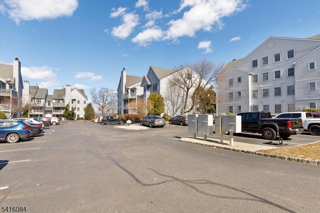 2 Crystal Ln, Paterson City, NJ 07501