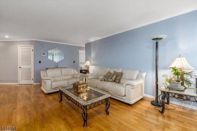 2 Crystal Ln, Paterson City, NJ 07501