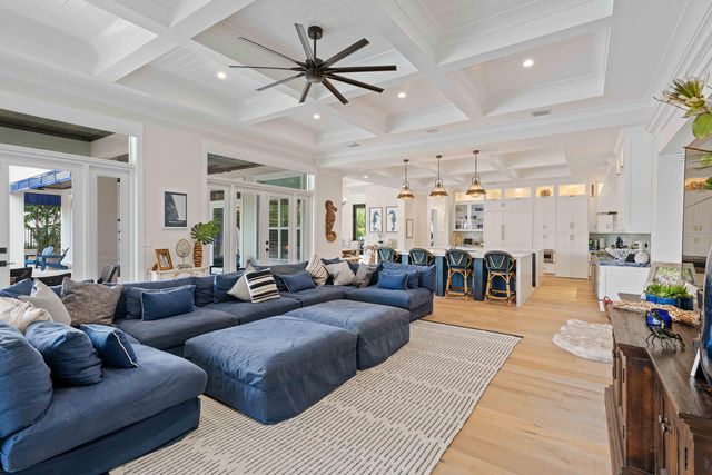 261 Old Jupiter Beach Road, Jupiter, FL 33477