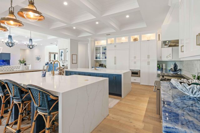 261 Old Jupiter Beach Road, Jupiter, FL 33477