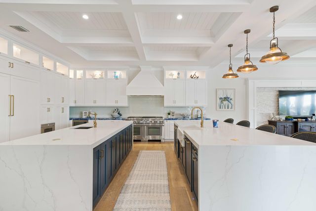 261 Old Jupiter Beach Road, Jupiter, FL 33477