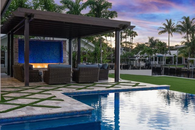 261 Old Jupiter Beach Road, Jupiter, FL 33477