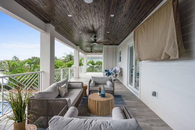 261 Old Jupiter Beach Road, Jupiter, FL 33477
