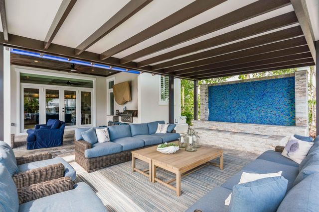 261 Old Jupiter Beach Road, Jupiter, FL 33477