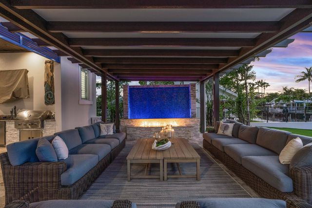 261 Old Jupiter Beach Road, Jupiter, FL 33477