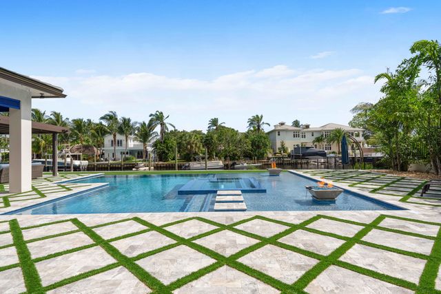 261 Old Jupiter Beach Road, Jupiter, FL 33477