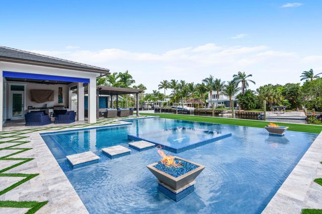 261 Old Jupiter Beach Road, Jupiter, FL 33477