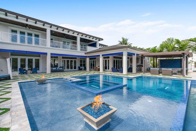 261 Old Jupiter Beach Road, Jupiter, FL 33477