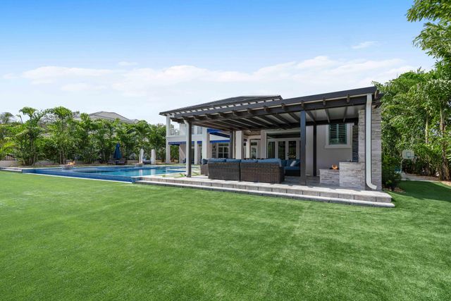 261 Old Jupiter Beach Road, Jupiter, FL 33477