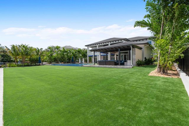 261 Old Jupiter Beach Road, Jupiter, FL 33477