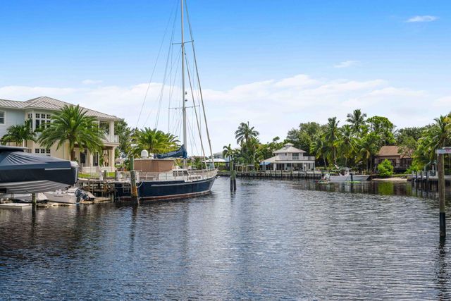 261 Old Jupiter Beach Road, Jupiter, FL 33477