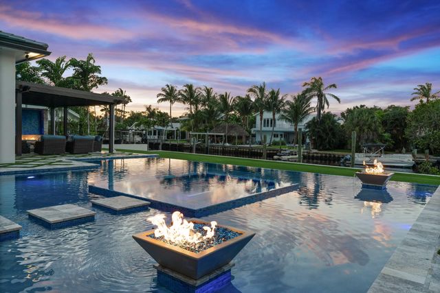 261 Old Jupiter Beach Road, Jupiter, FL 33477