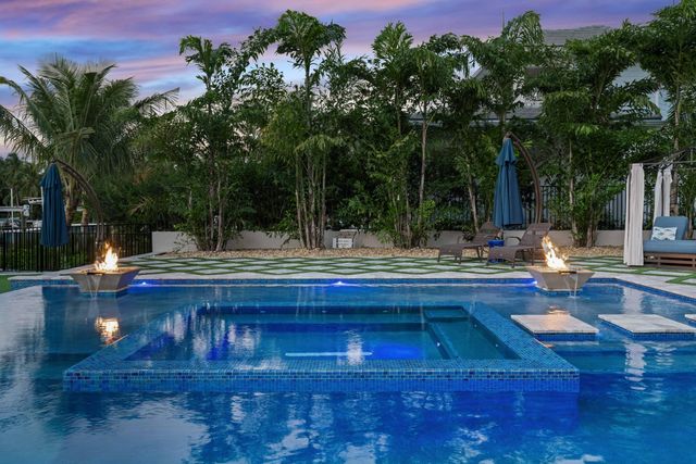 261 Old Jupiter Beach Road, Jupiter, FL 33477