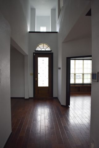 425 Crown Oaks Drive, Fort Worth, TX 76131