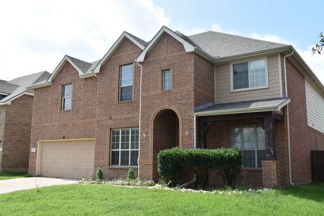 425 Crown Oaks Drive, Fort Worth, TX 76131